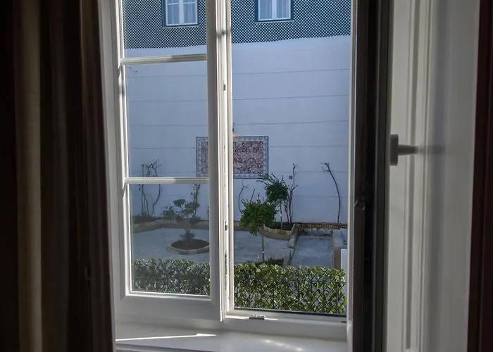 The Rooftop Bed and breakfast 4*